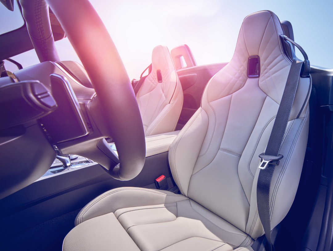 SMALL_[新聞照片四] 全新BMW Z4專屬的Vernasca一體式筒形設計的M款跑車座椅，提供極佳包覆性及舒適性